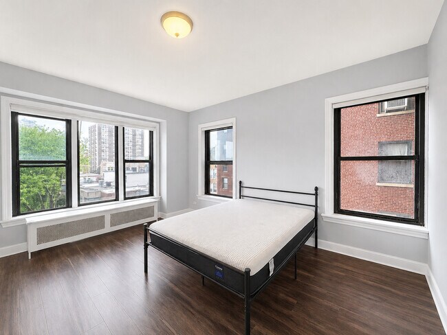 Foto del edificio - 5300 S Shore Dr