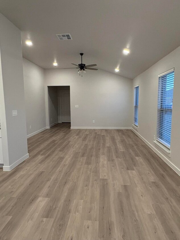 Building Photo - 2121 Langford Ave