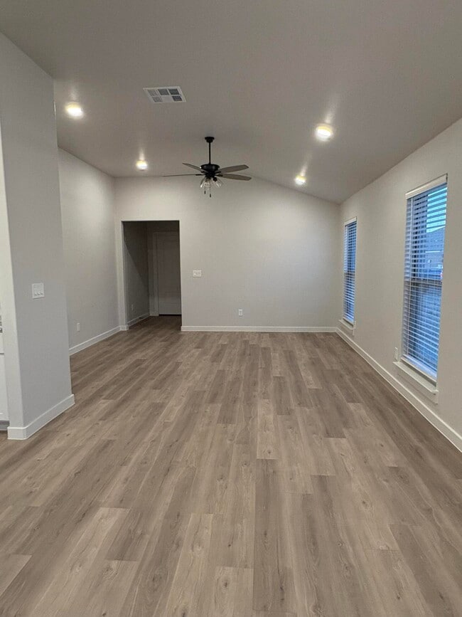 Foto del edificio - 2176 Langford Ave