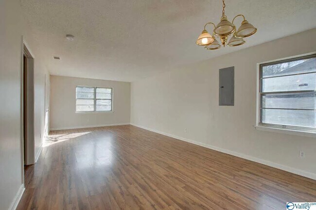 Building Photo - 3908 Grunden Dr SW
