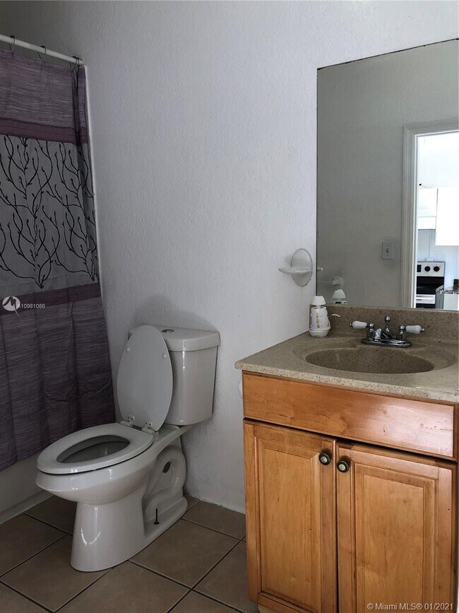 Foto del edificio - 1648 NE 159th St