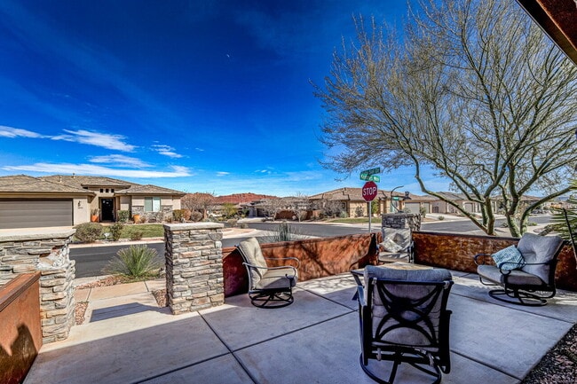 Foto del edificio - "Charming 3-Bedroom Retreat with 2 Baths and 2150 Sq. Ft. of Comfort in Santa Clara!"