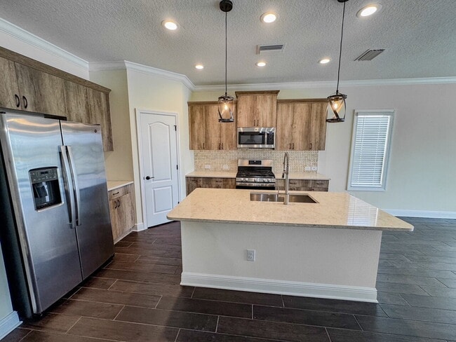 Foto del edificio - Nearly new 3 bedroom 2 bath home with an a...