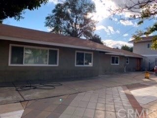 Foto del edificio - 890 N Pepper Ave