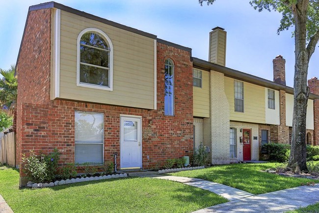 Building Photo - 1412 Silverpines Rd