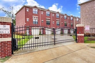 Building Photo - 2710 Hullsmith Dr