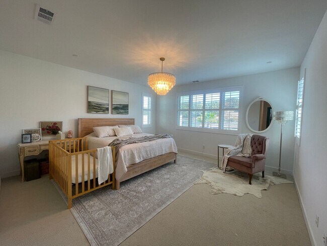 Building Photo - Palmdale 4 Bedroom + 3 Bathroom