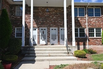 Building Photo - 276 Temple Hill Rd
