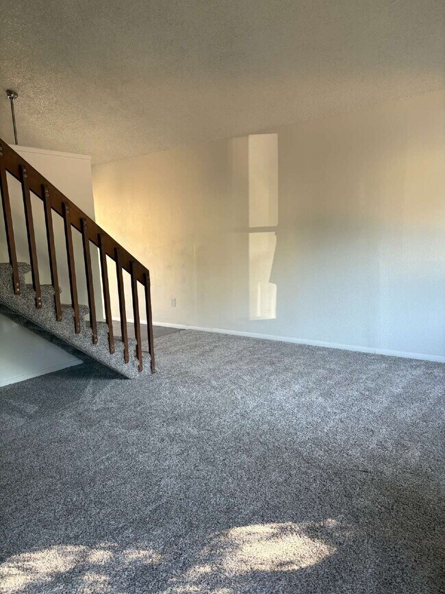 Foto del edificio - 2 bedroom duplex - Bennett