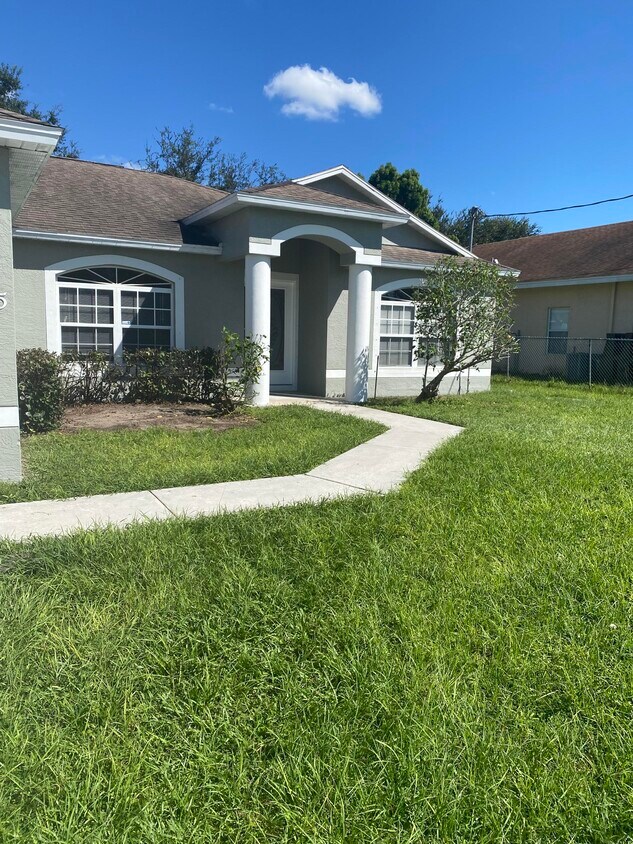 Foto principal - 3125 SW Dimattia St