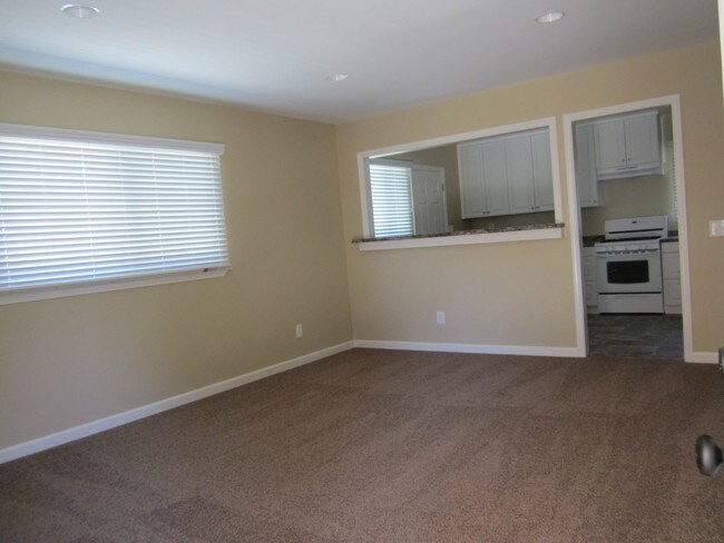 Building Photo - 3 br, 1 bath House - 3461 SUNNYSIDE DR