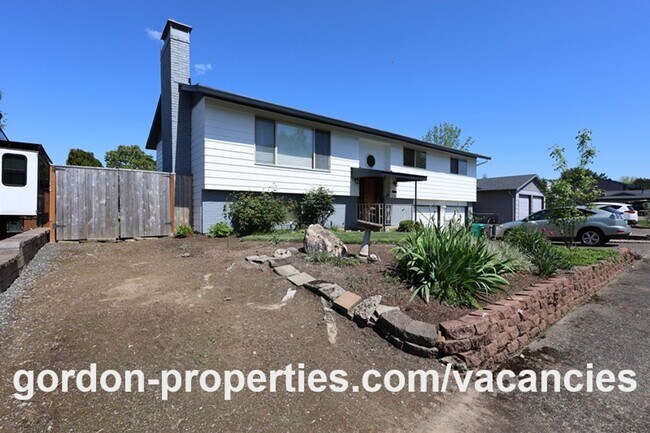 Foto del edificio - NE 22nd Ct - Gresham 4 bedroom split level home