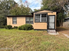 Building Photo - 5326 Mays Dr