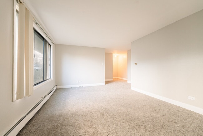 Building Photo - 14821 Kilpatrick Ave