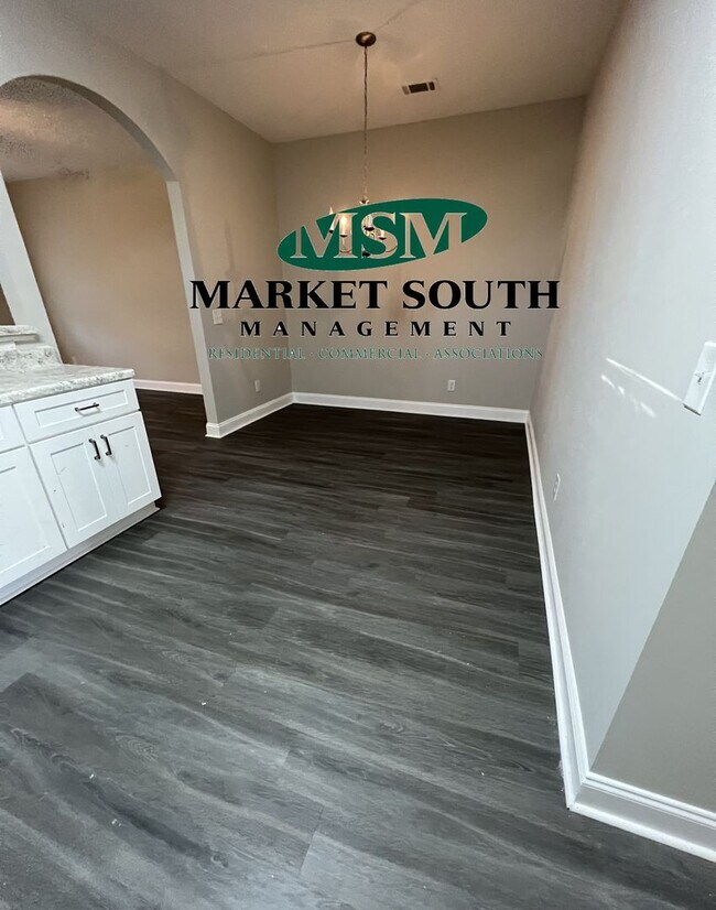 Foto del edificio - UPDATED RICE HOPE TOWNHOME