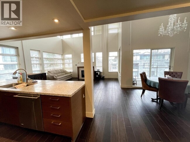 Building Photo - 5955 Iona Dr