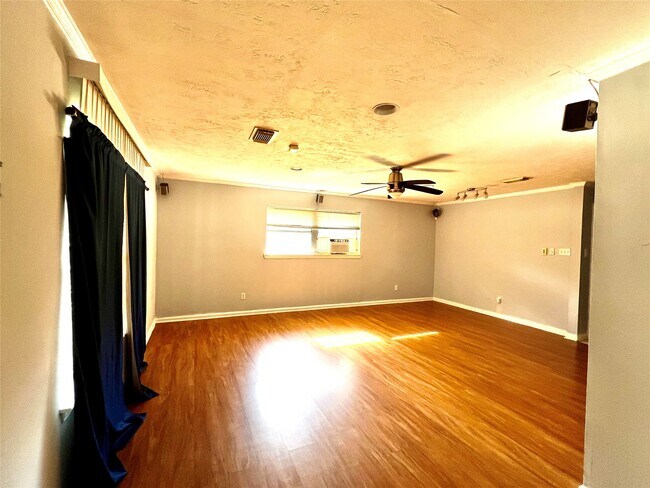 Foto del edificio - 15703 Jersey Dr