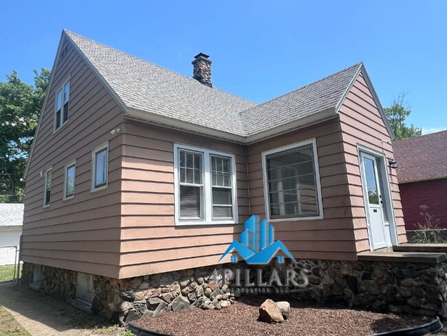 Building Photo - ???? Charming 3-Bedroom Home with Spacious...
