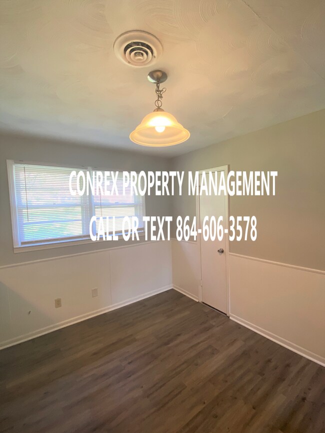 Foto del edificio - 5 BEDROOM HOME IN BOILING SPRINGS!