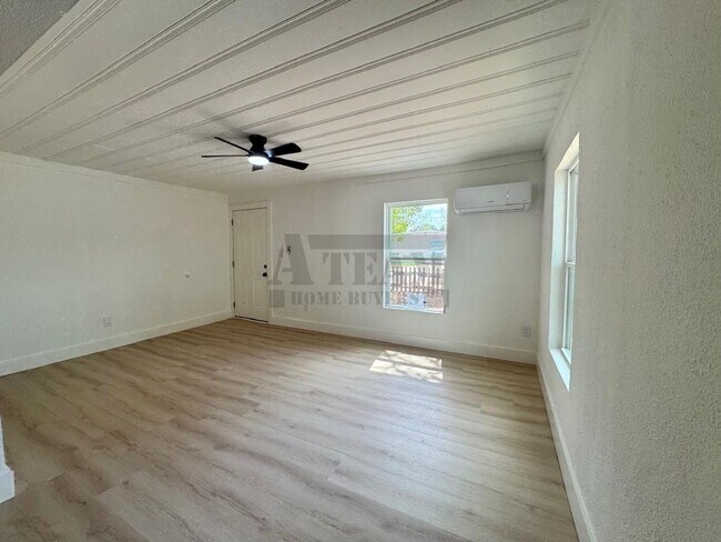 Foto del edificio - 109 E Woodland St