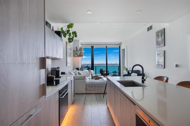 Building Photo - 480 NE 31st St