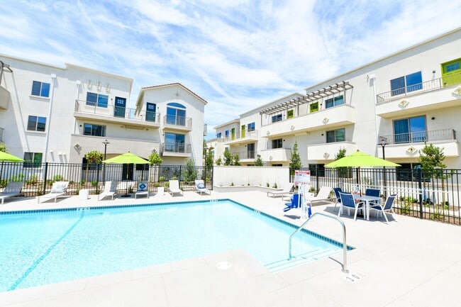 Building Photo - Breeze Hill Apartments Building Photo - Breeze Hill Apartments