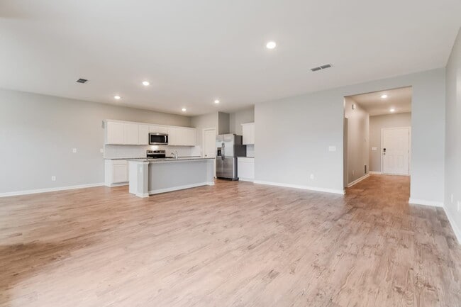 Building Photo - 398 Cottontail Ln