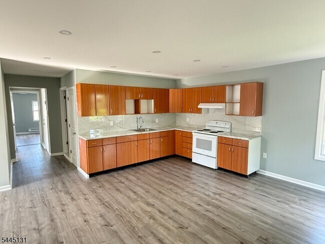 Building Photo - 454 Park Ave