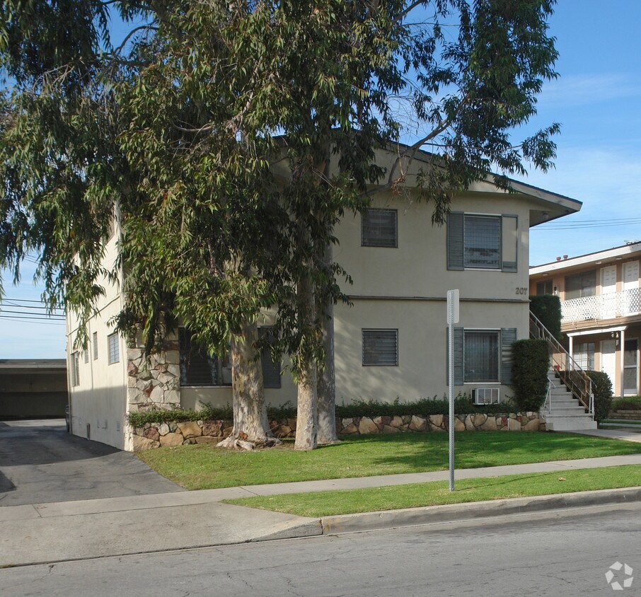 Building Photo - 207-211 1/2 N Grandview Ave