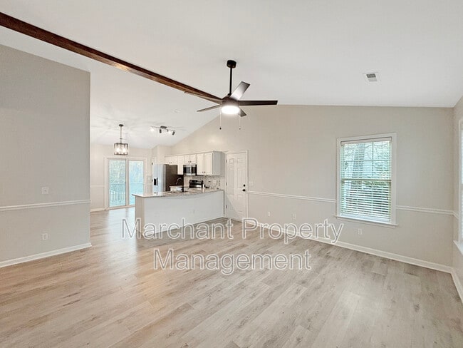 Building Photo - 708 Maple Dr