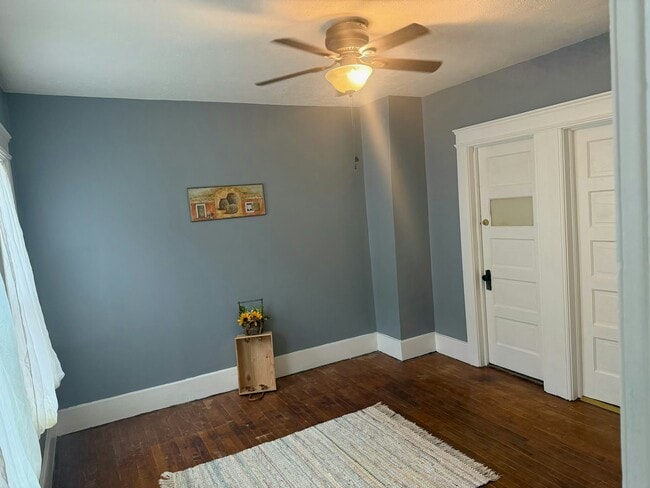 Building Photo - 318 Apple St