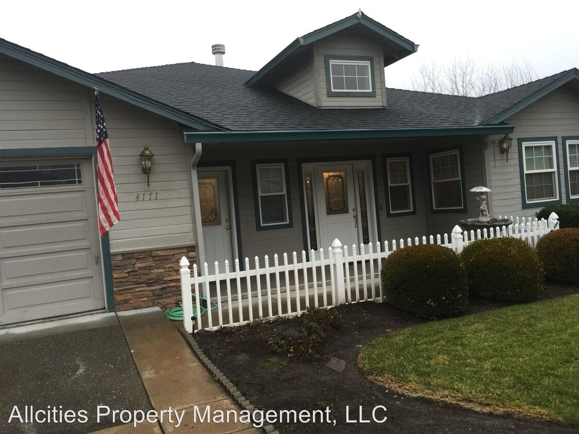 Primary Photo - 3 br, 1 bath House - 4171 Tamarack Dr.