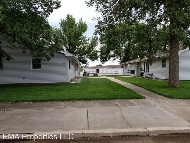 Building Photo - 2 br, 1 bath Apartment - 441 S. Main St.