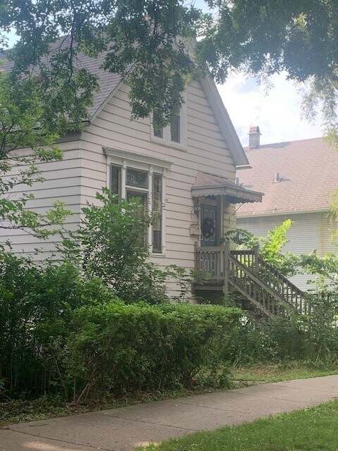 Foto principal - 2932 N Troy St