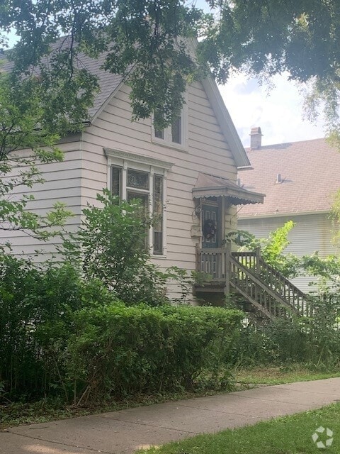 Building Photo - 2932 N Troy St
