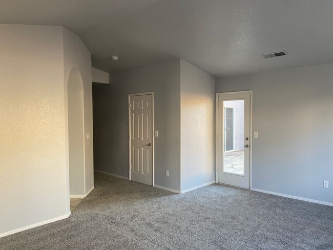 Foto del edificio - COMING SOON!! VERY NICE HOME 4 BEDROOM 2 BATHS