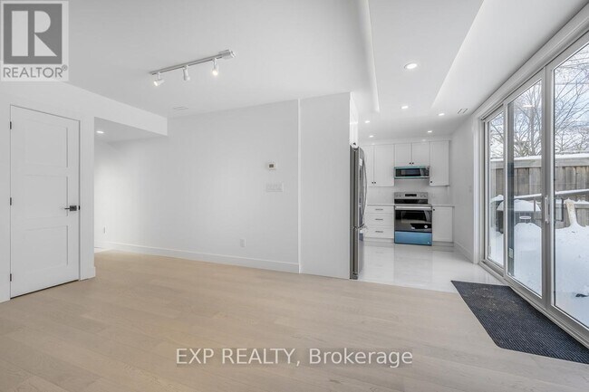 Building Photo - 635 Annette St