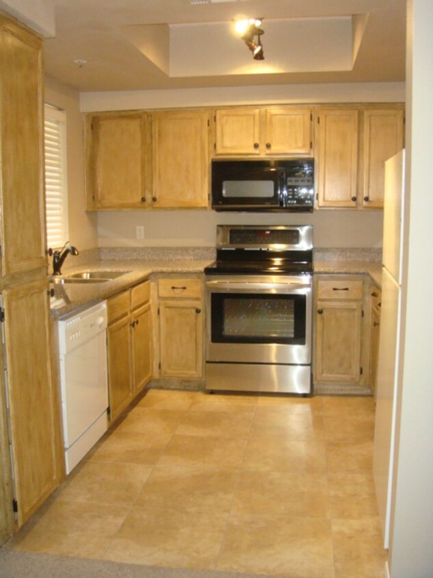 Foto principal - NICE 1 BDRM 1 BATH DOWNSTAIRS CONDO FOR LE...