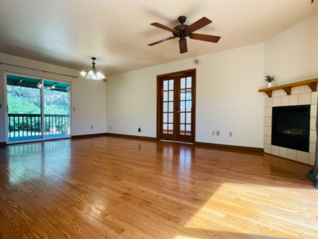 Building Photo - 2428 W Pikes Peak Ave
