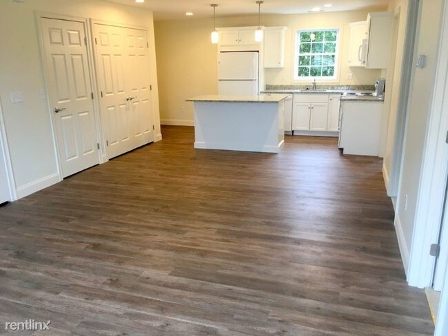 Foto del edificio - 2 br, 1.5 bath Condo - 60 Bay Spring Ave