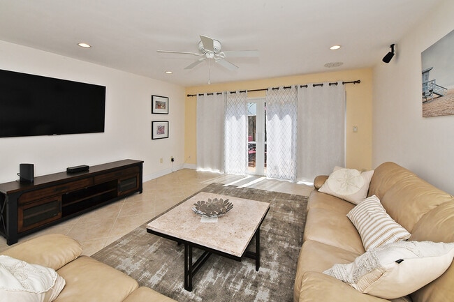 Living Room - 842 SE 19th Ave