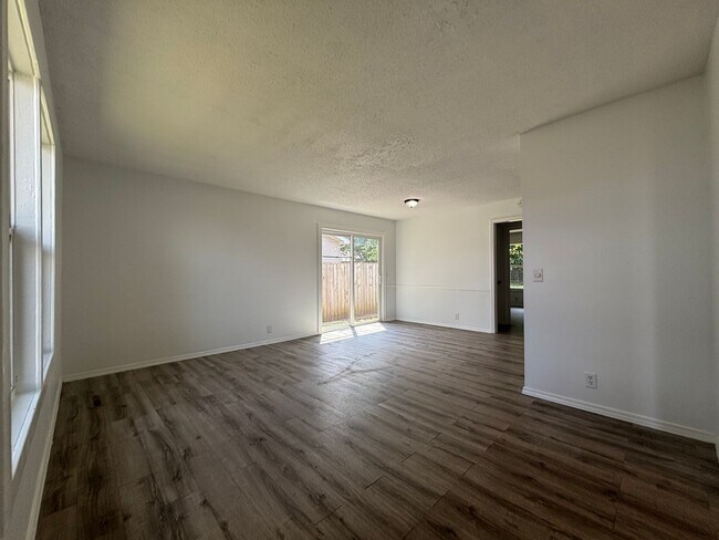 Foto del edificio - Super Cute 2bd 1ba Duplex