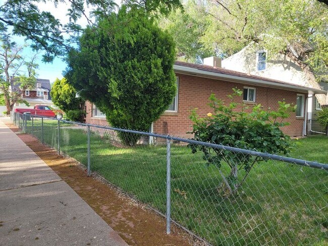 Photo - super close to everything, clean and ready... House