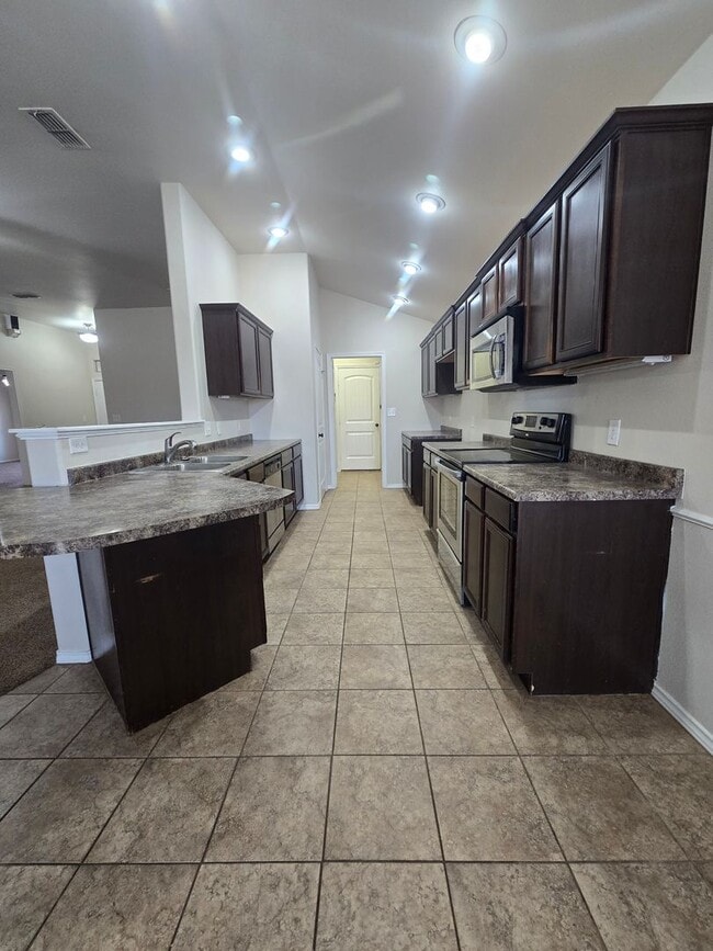 Foto del edificio - Beautiful 3/2/2 in Frenship ISD