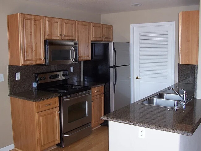 Building Photo - 1360 Shady Ln