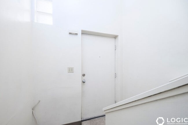 Building Photo - 136 S 300 W