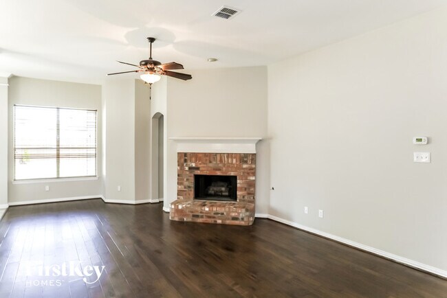 Building Photo - 324 Highland Fairway Ln