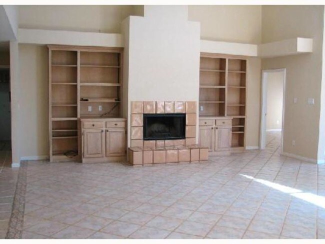 Building Photo - 15322 Dasmarinas Dr