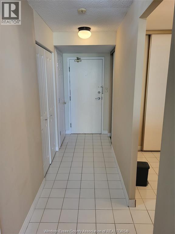 Photo du bâtiment - 75 Riverside Dr E