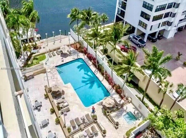 Foto del edificio - 2670 E Sunrise Blvd